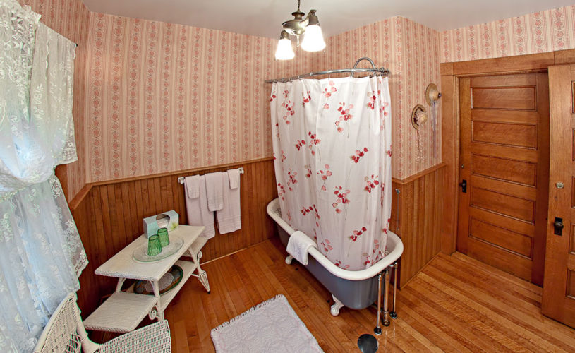 tourmaline room bathroom with clawfoot tub
